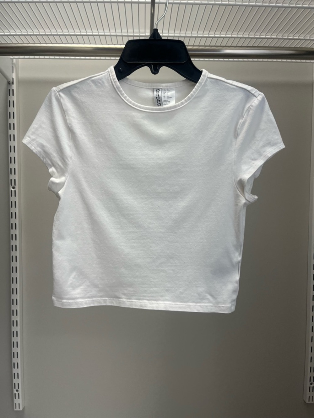 H&M White Cropped Crewneck Top